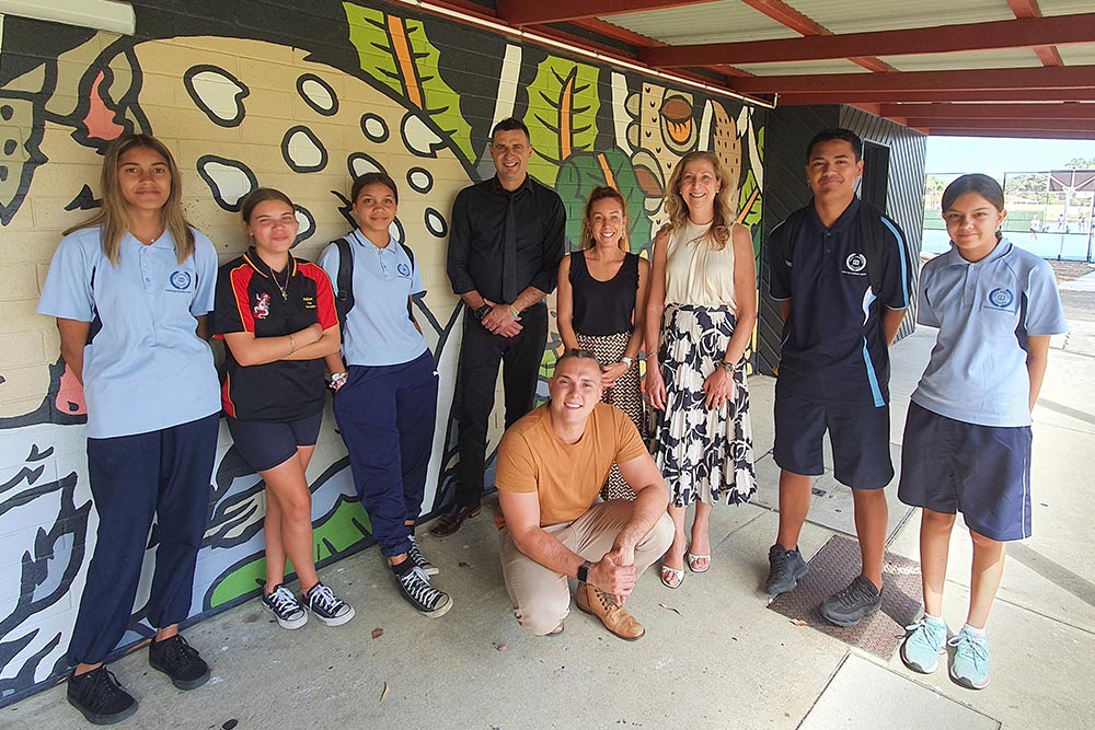 Cecil Andrews College students with Principal Stella Jinman, Head of the Arts Department Nathan Setzinger, Aboriginal Educator and Artist Rhys Paddick and RAC RAP Program Advisor Elle Sossi