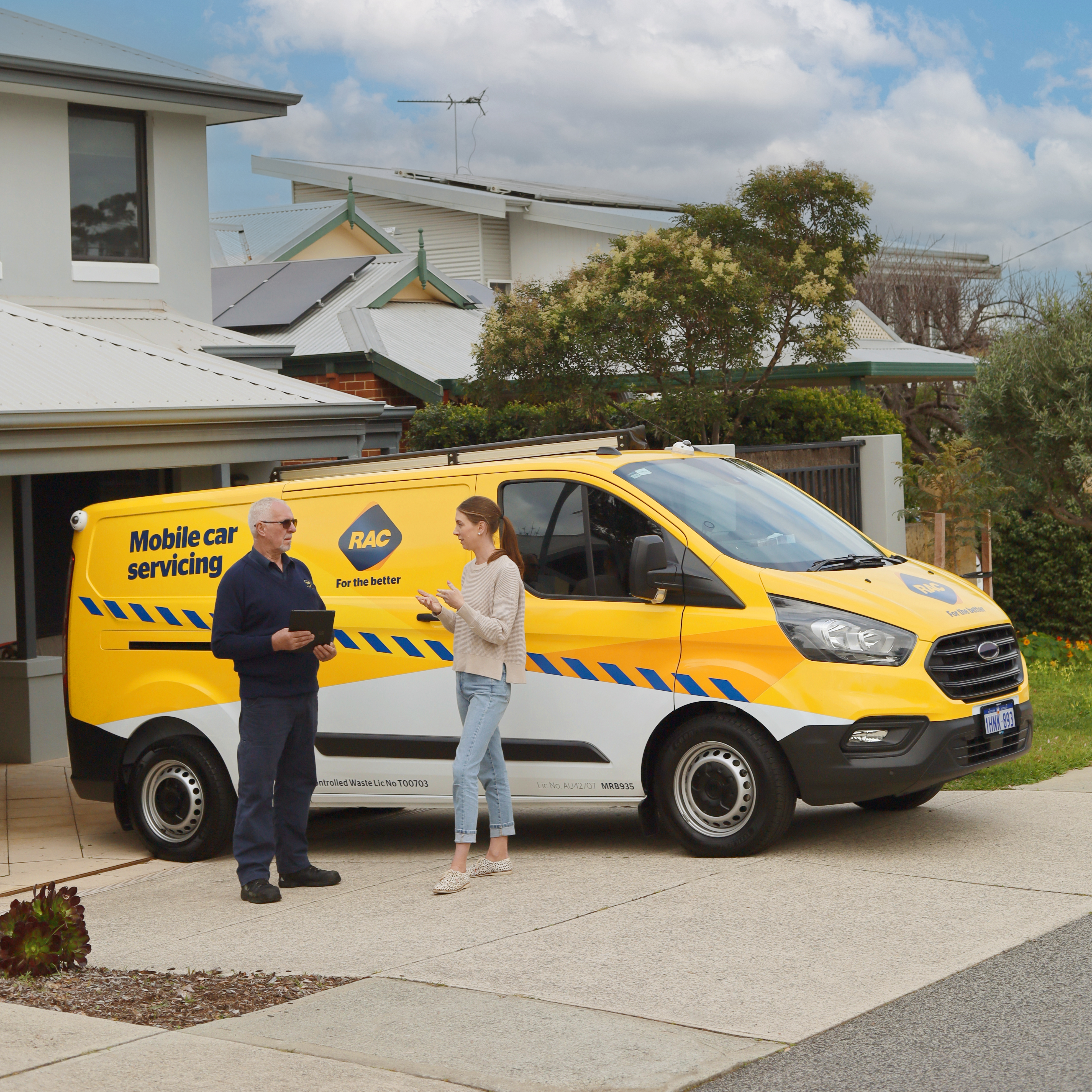 An RAC mechanic speaking with a member about their car repairs