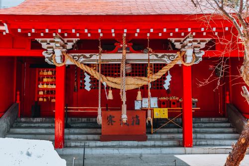 A bright red temple in Japan 