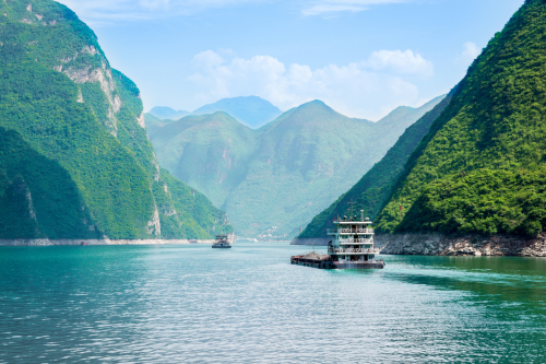 Beautiful Yangtze River surrounded by green mountain cliffs